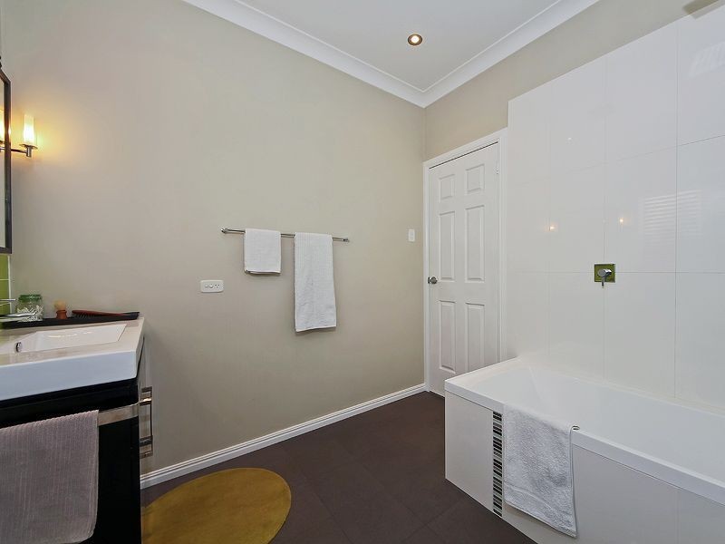 5 Magenta Ct, Mount Warren Park QLD 4207