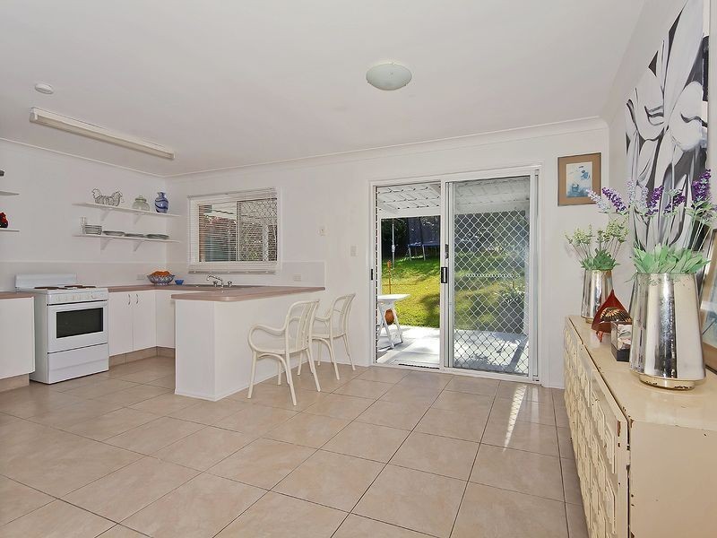 64 Avonmore St, Edens Landing QLD 4207