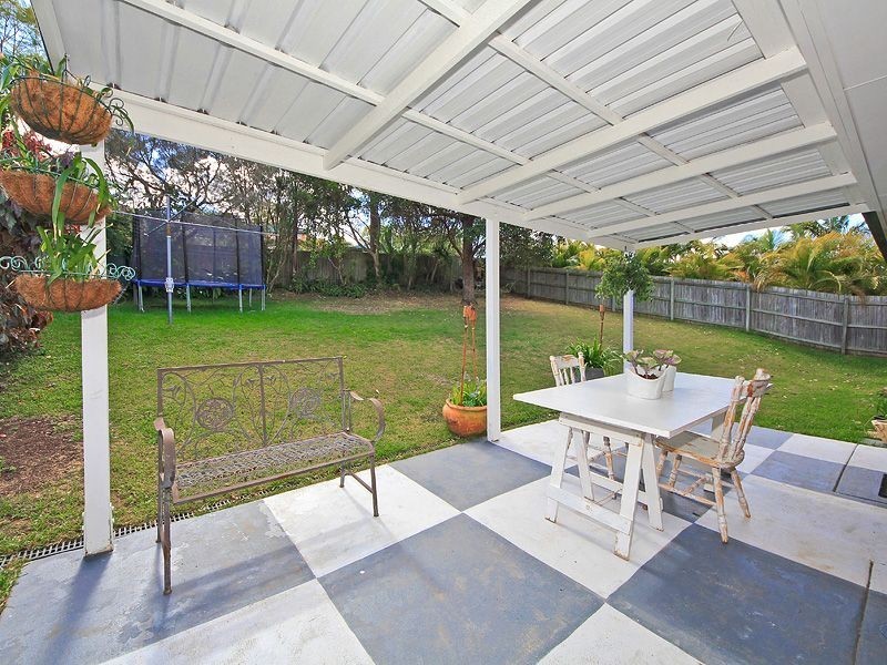 64 Avonmore St, Edens Landing QLD 4207
