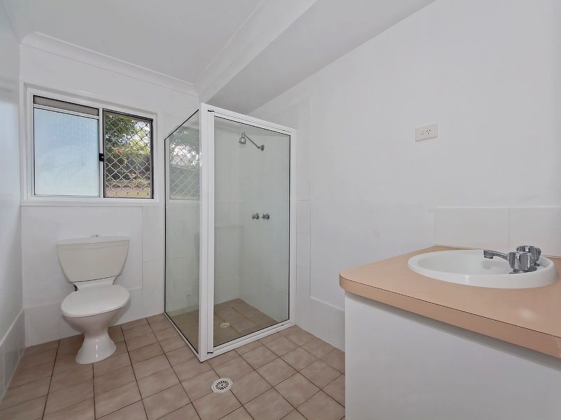 64 Avonmore St, Edens Landing QLD 4207