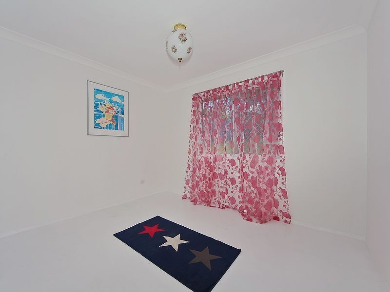 64 Avonmore St, Edens Landing QLD 4207