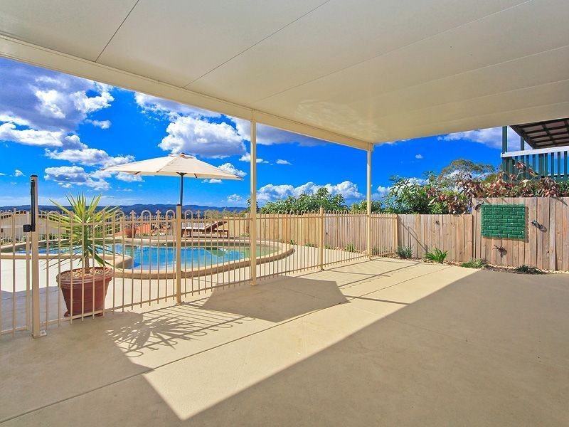 28 Hillside Cr, Edens Landing QLD 4207