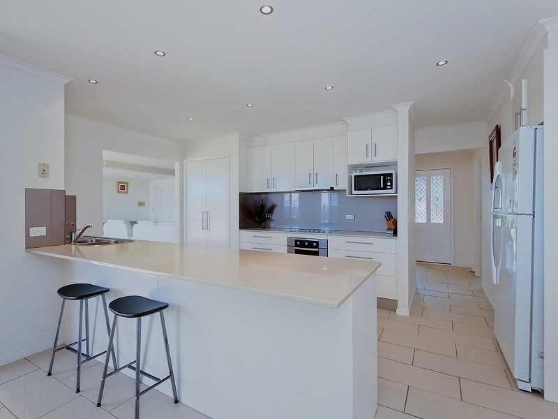 28 Hillside Cr, Edens Landing QLD 4207