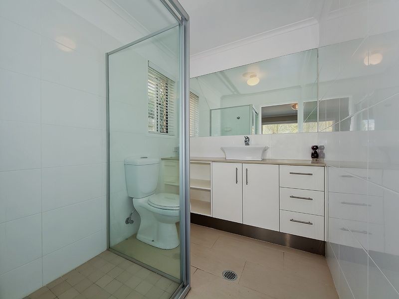 28 Hillside Cr, Edens Landing QLD 4207