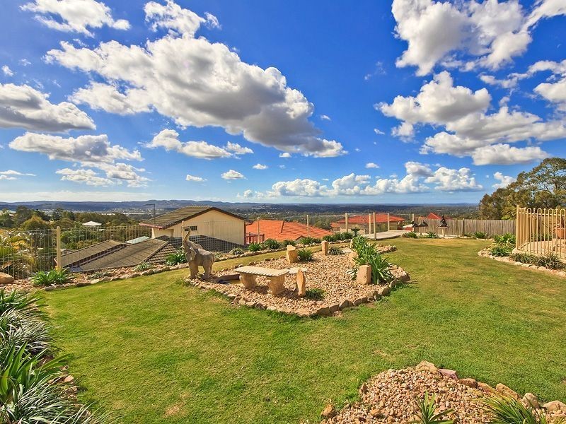 28 Hillside Cr, Edens Landing QLD 4207