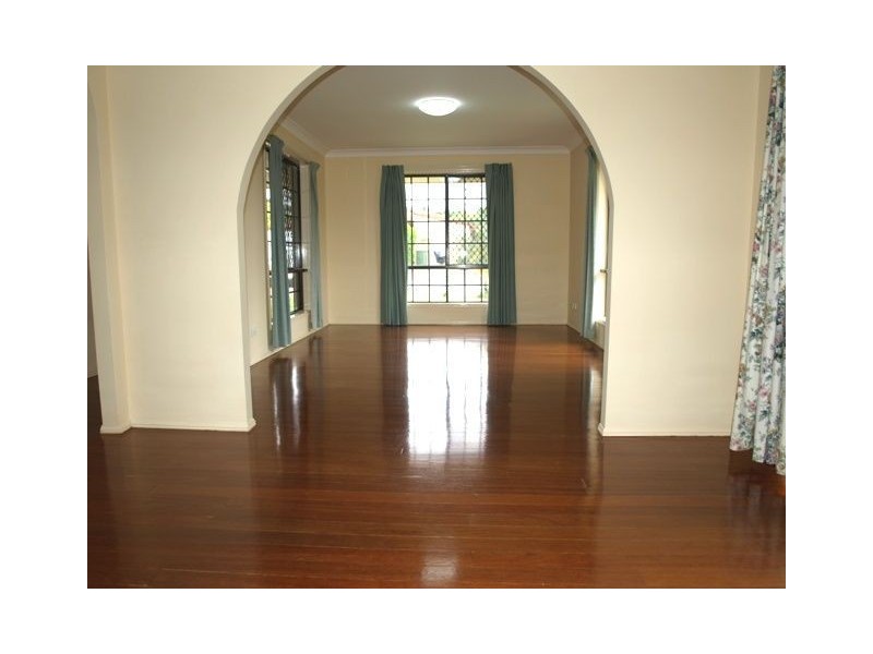 3 Tregana Cct, Edens Landing QLD 4207