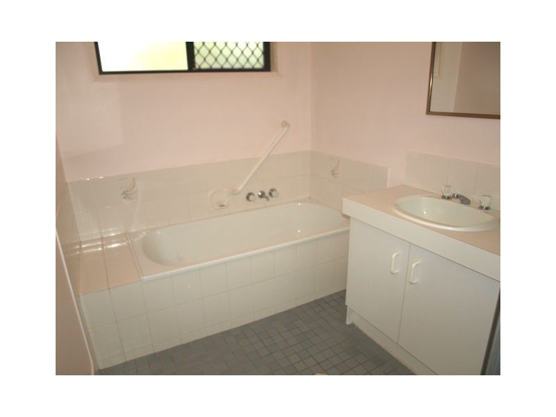 3 Tregana Cct, Edens Landing QLD 4207