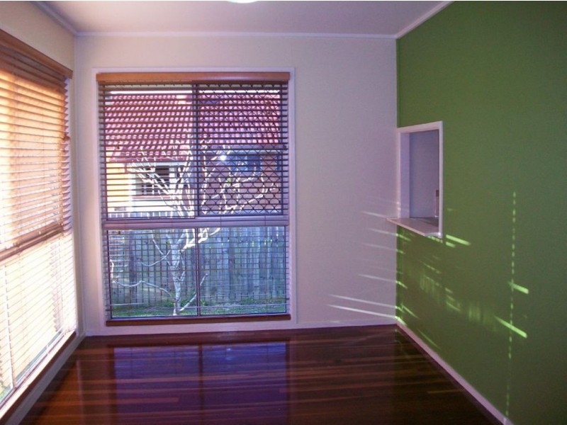 8 Errol Street, Loganlea QLD 4131