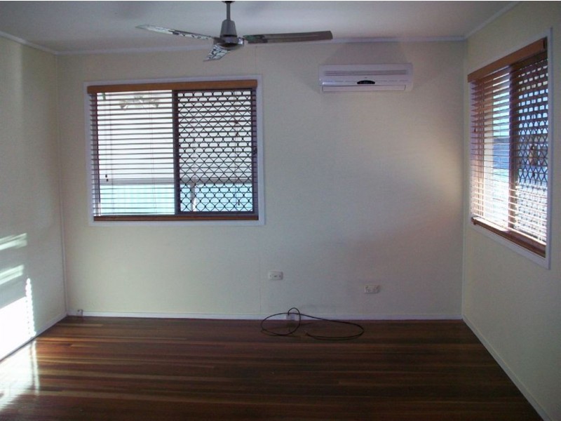 8 Errol Street, Loganlea QLD 4131