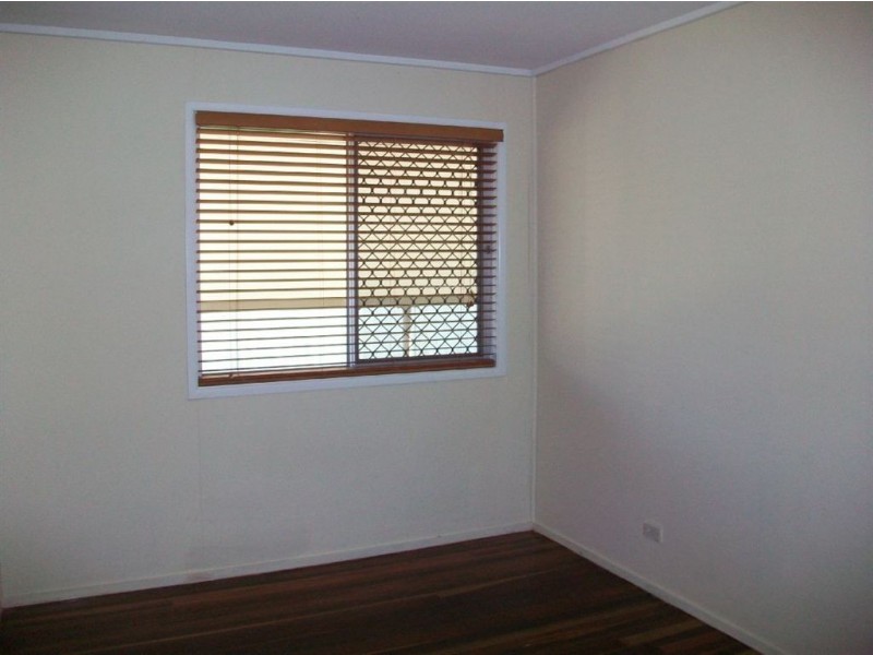 8 Errol Street, Loganlea QLD 4131