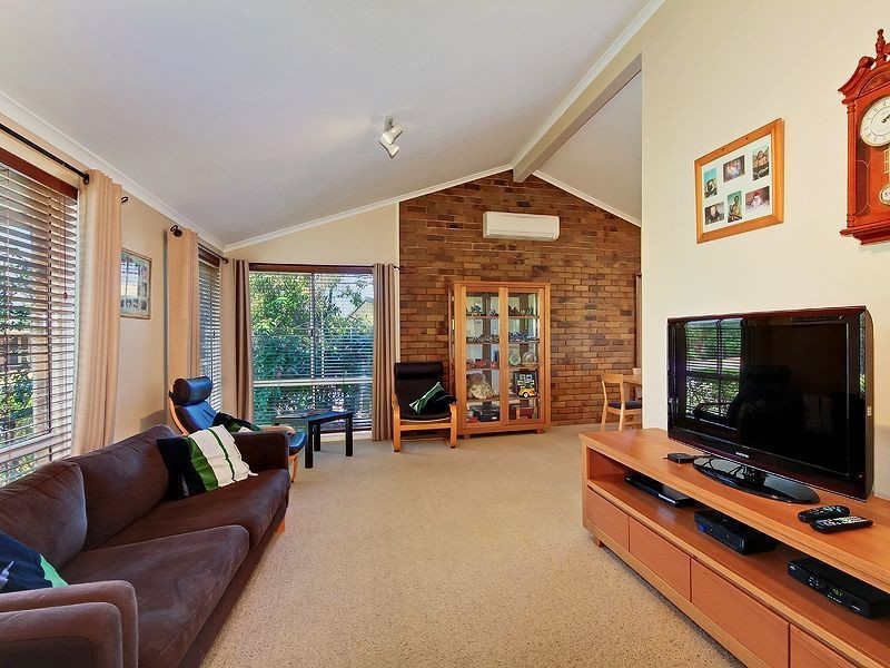 4 Shona Crt, Mount Warren Park QLD 4207