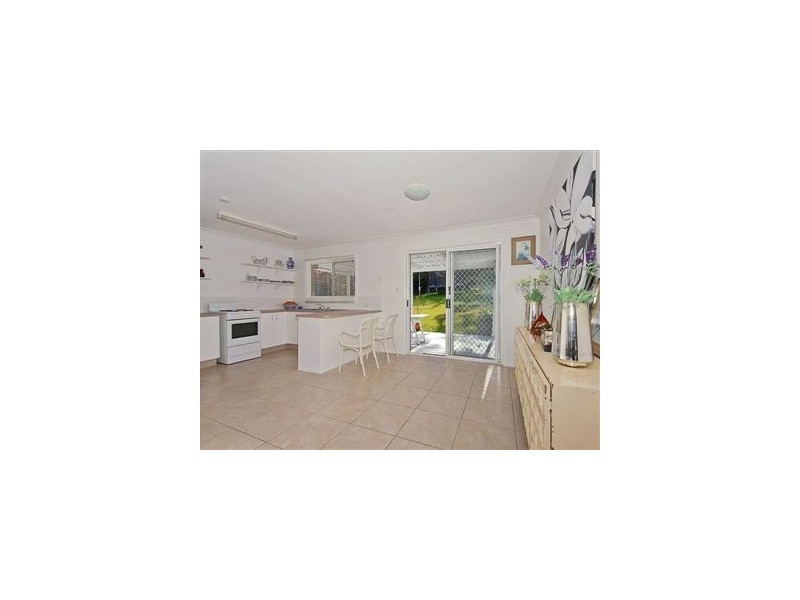 64 Avonmore St, Edens Landing QLD 4207