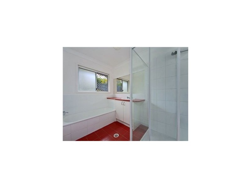 64 Avonmore St, Edens Landing QLD 4207