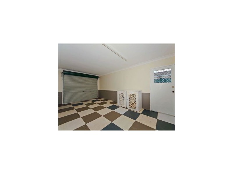 64 Avonmore St, Edens Landing QLD 4207