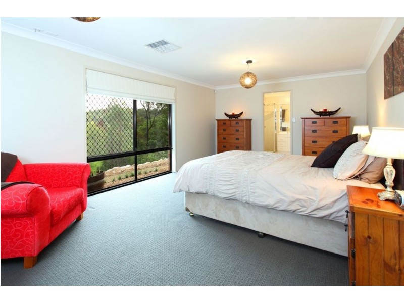 85 Wuraga Road, Bahrs Scrub QLD 4207