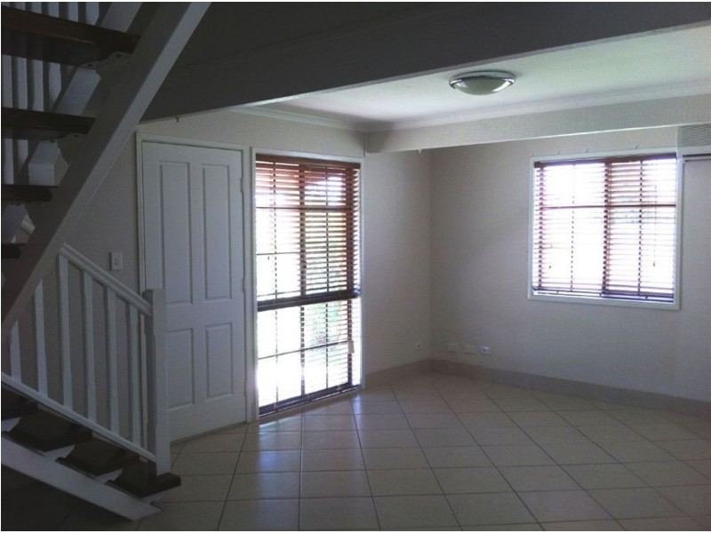 2 Eastwell Cr, Mount Warren Park QLD 4207