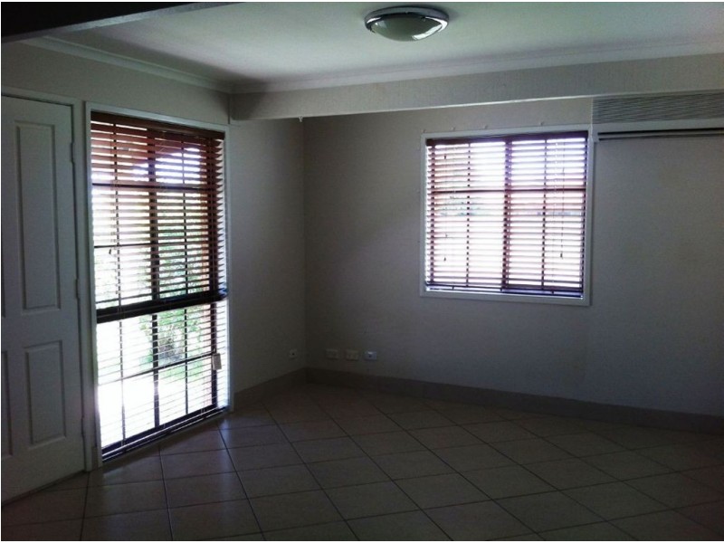 2 Eastwell Cr, Mount Warren Park QLD 4207