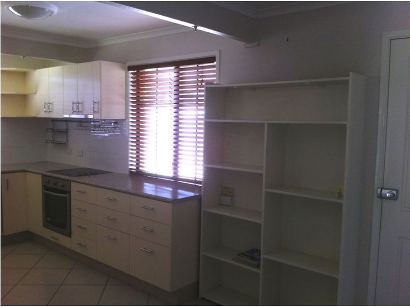 2 Eastwell Cr, Mount Warren Park QLD 4207