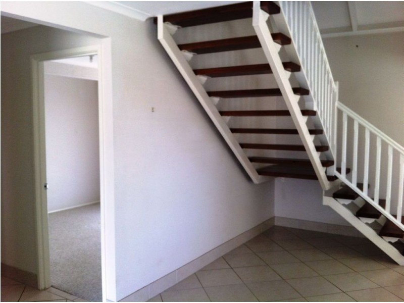 2 Eastwell Cr, Mount Warren Park QLD 4207