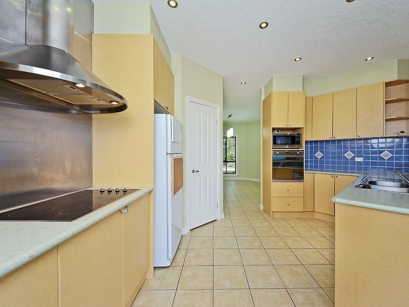 13 Barnhill Tce, Edens Landing QLD 4207