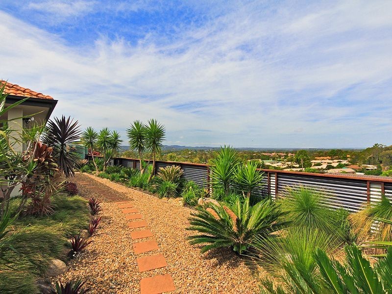 13 Barnhill Tce, Edens Landing QLD 4207