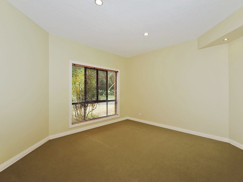 13 Barnhill Tce, Edens Landing QLD 4207