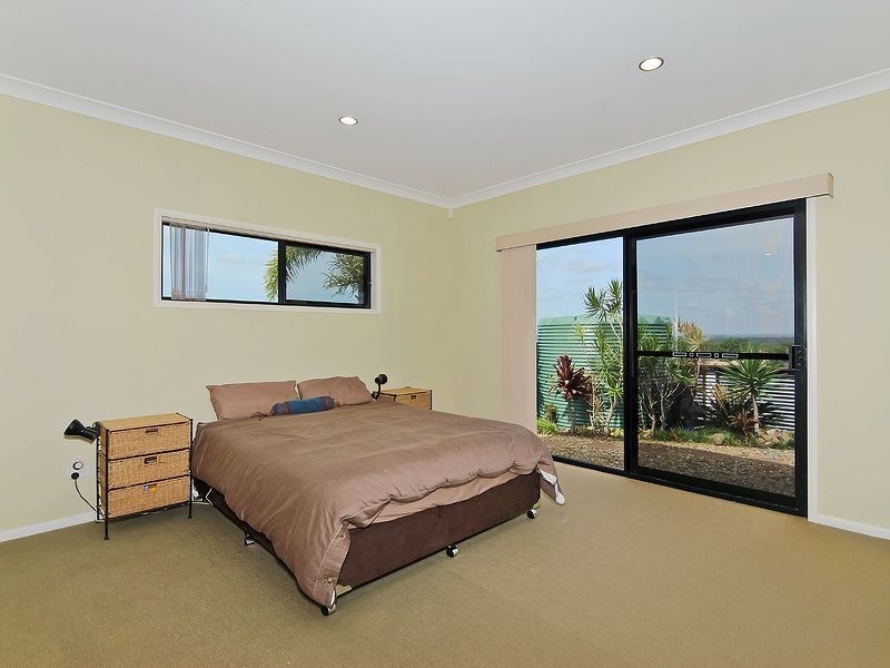 13 Barnhill Tce, Edens Landing QLD 4207