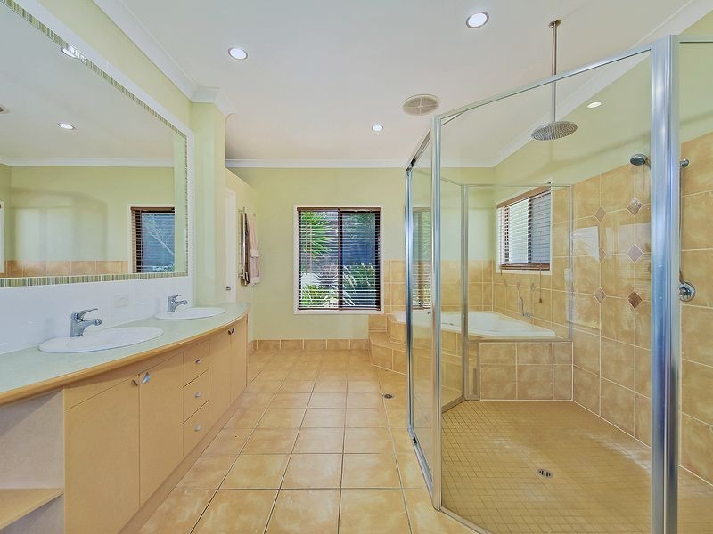 13 Barnhill Tce, Edens Landing QLD 4207