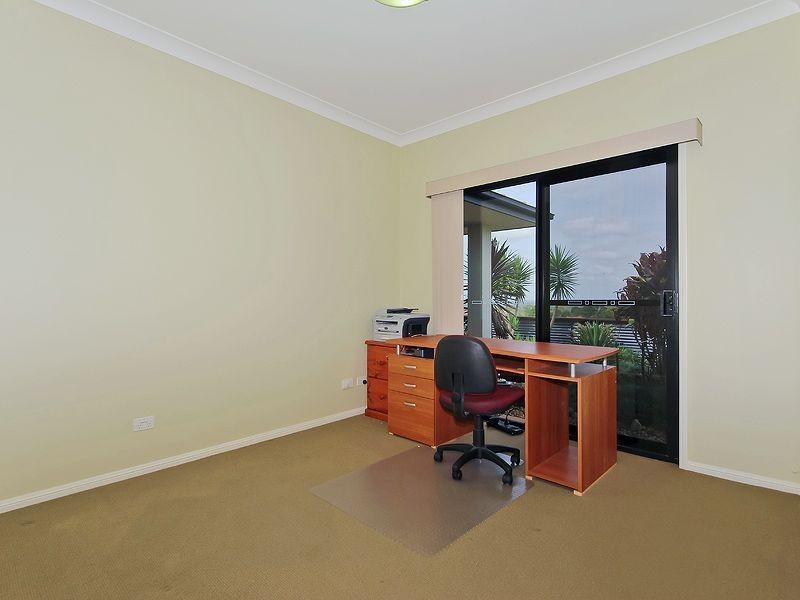 13 Barnhill Tce, Edens Landing QLD 4207