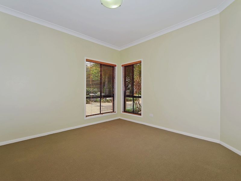 13 Barnhill Tce, Edens Landing QLD 4207