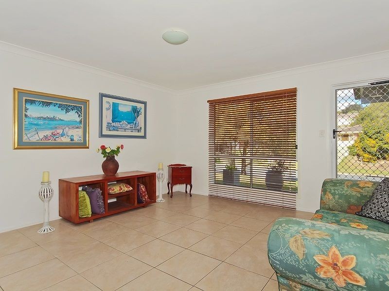 64 Avonmore St, Edens Landing QLD 4207