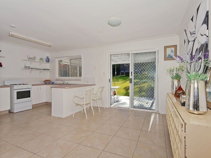 64 Avonmore St, Edens Landing QLD 4207