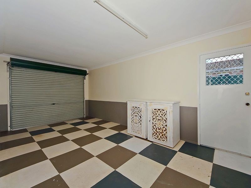 64 Avonmore St, Edens Landing QLD 4207