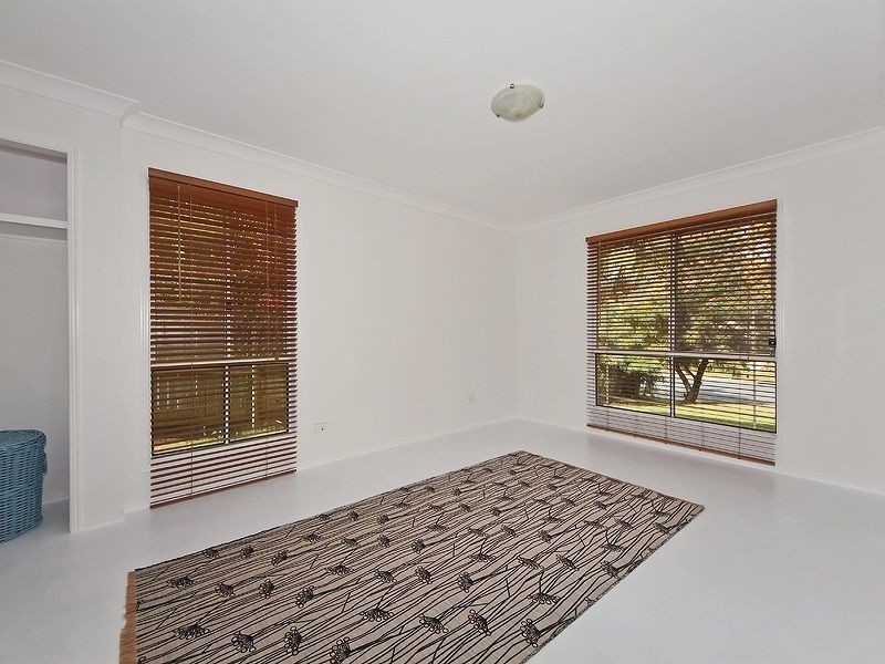 64 Avonmore St, Edens Landing QLD 4207