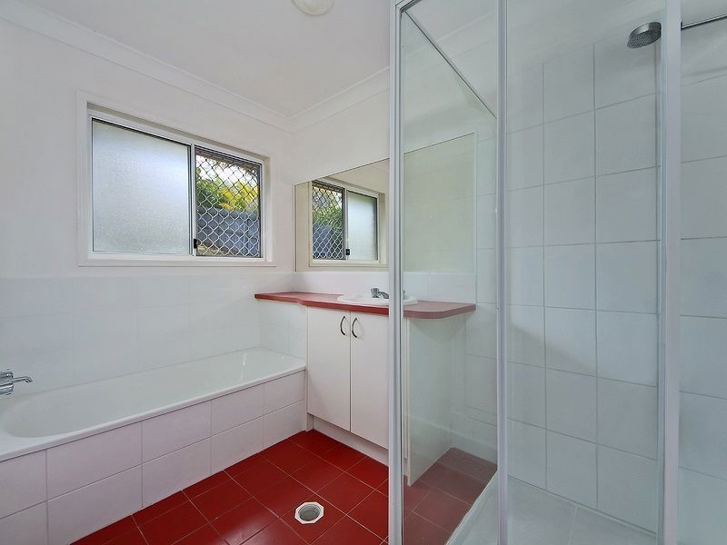 64 Avonmore St, Edens Landing QLD 4207