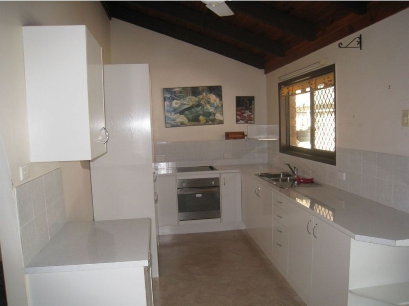 8 Thoms Cr, Mount Warren Park QLD 4207