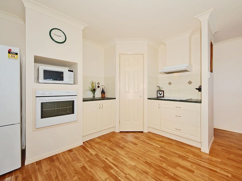 9 Barnhill Tce, Edens Landing QLD 4207