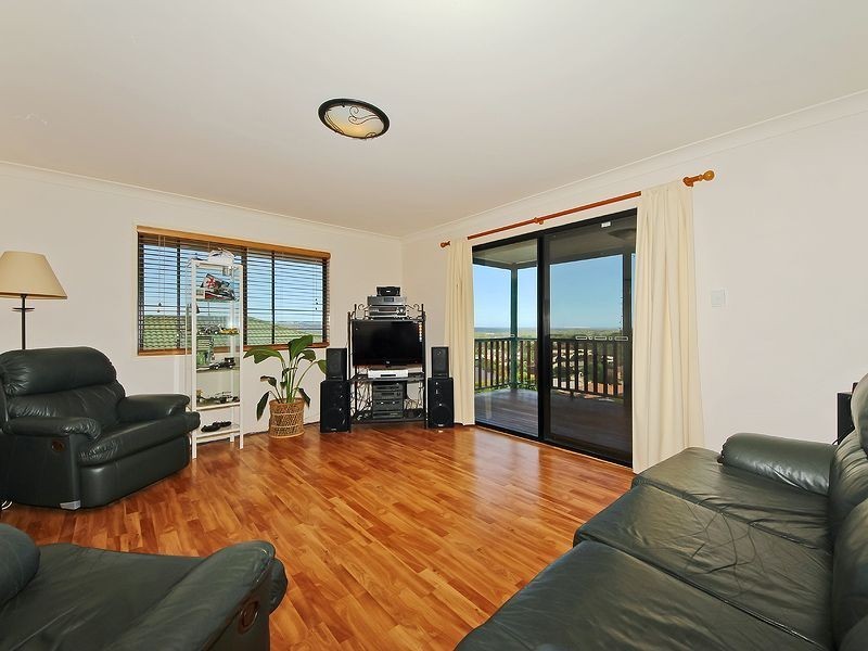9 Barnhill Tce, Edens Landing QLD 4207