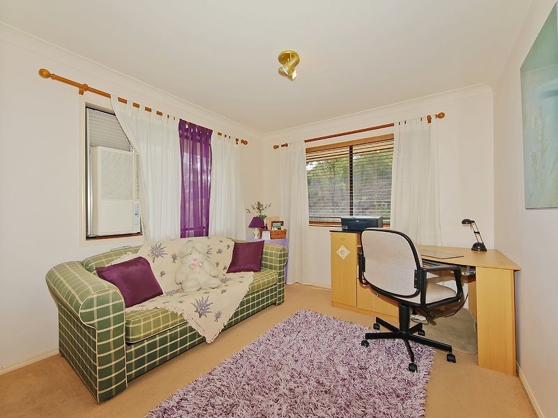 9 Barnhill Tce, Edens Landing QLD 4207