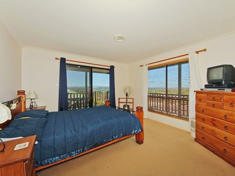 9 Barnhill Tce, Edens Landing QLD 4207