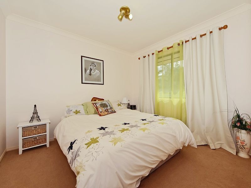 9 Barnhill Tce, Edens Landing QLD 4207