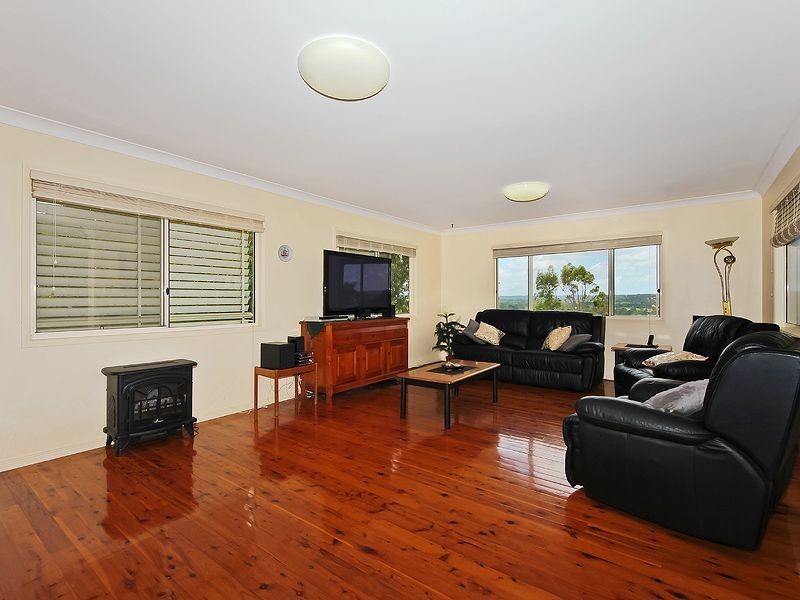 37 Wantana Cr, Edens Landing QLD 4207