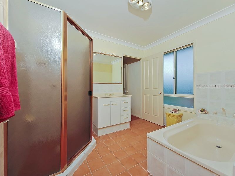 37 Wantana Cr, Edens Landing QLD 4207