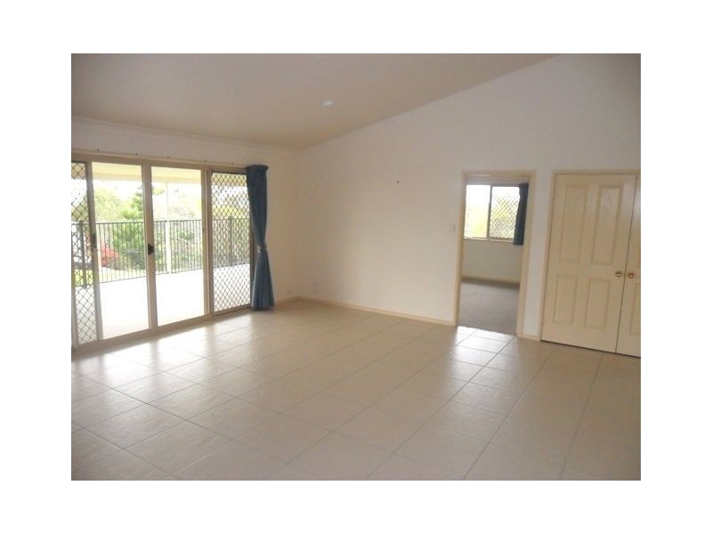 6 Valerie, Edens Landing QLD 4207