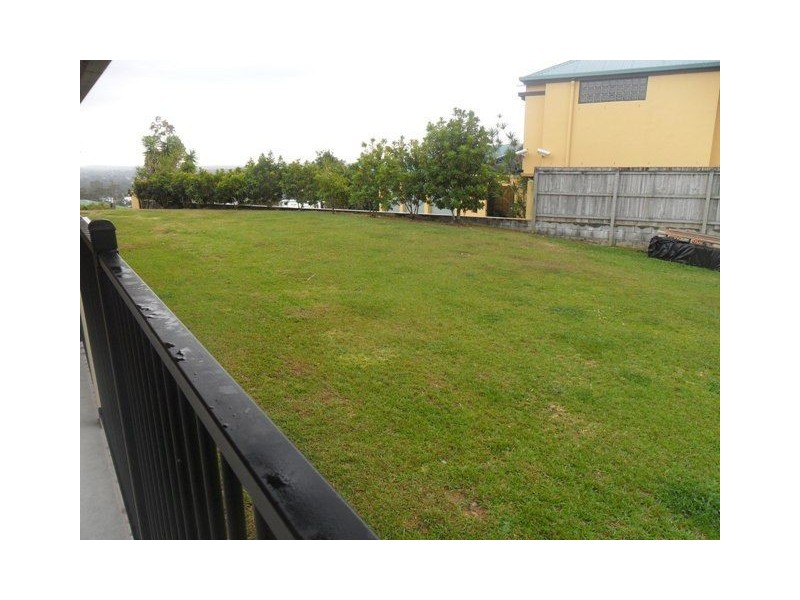 6 Valerie, Edens Landing QLD 4207