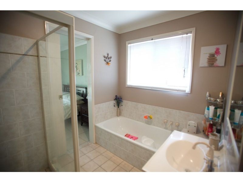 42 Kummara Rd, Edens Landing QLD 4207