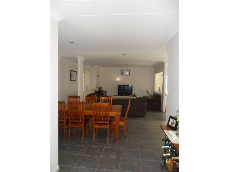 12 Benarkin Close, Waterford QLD 4133