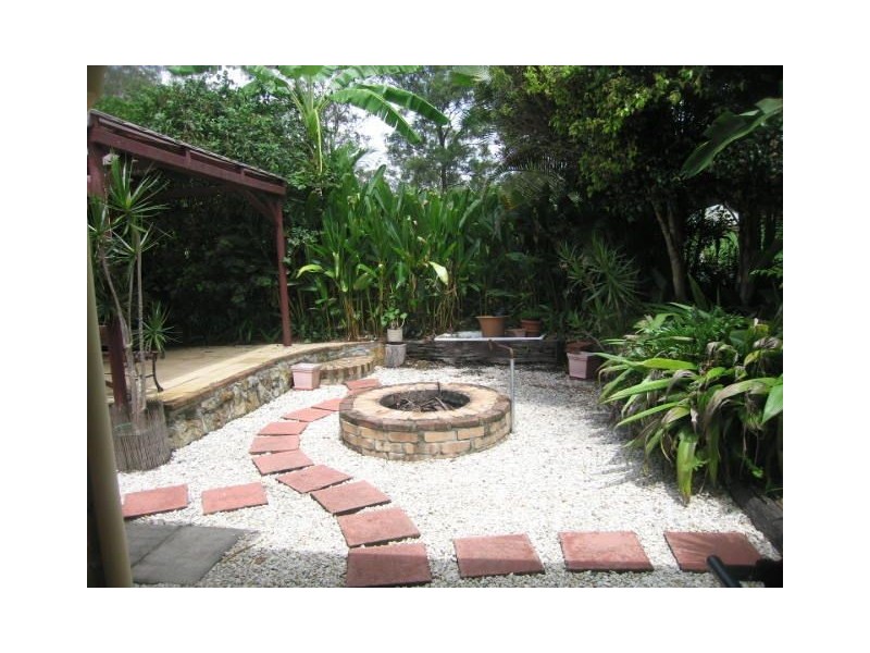 1 Helen-Louise Ct, Buccan QLD 4207