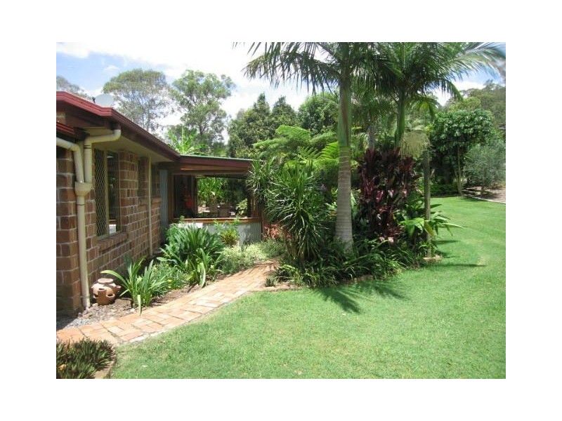 1 Helen-Louise Ct, Buccan QLD 4207