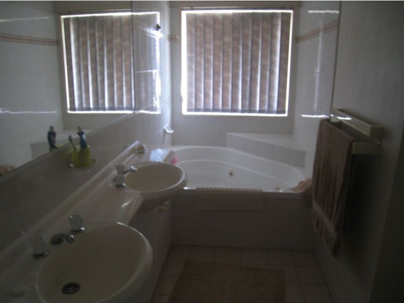 19/8 Peninsula Ave, Cornubia QLD 4130